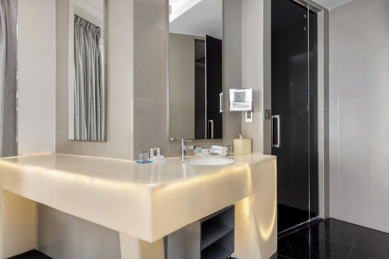 Bathroom 5, V Hotel Dubai, Curio Collection by Hilton, Dubai