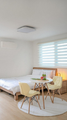 Bedroom 2, Odori Pension, Pohang