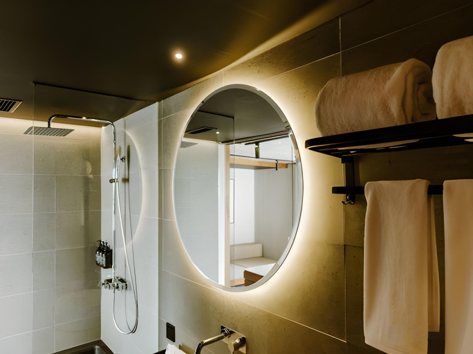 Bathroom 10