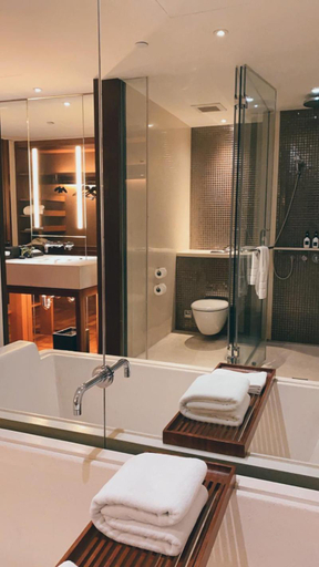 Bathroom 10