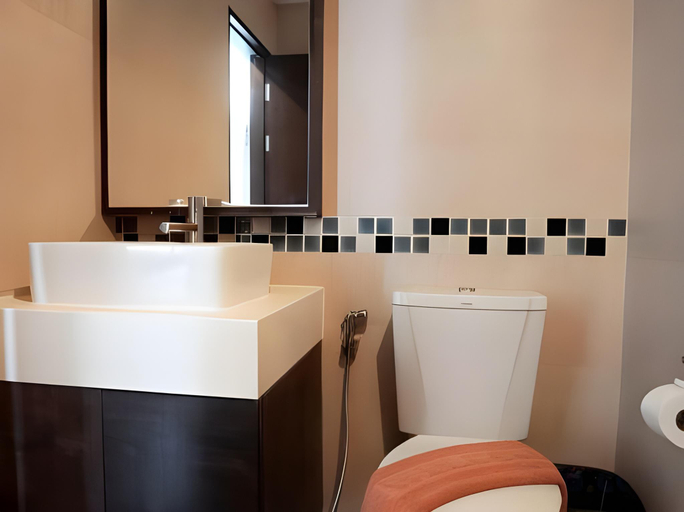 Bathroom 4, Grand Alpine Hotel, Ratchathewi