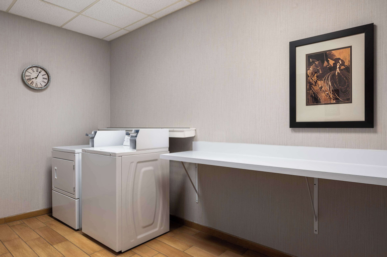 Others 5, Hampton Inn & Suites by Hilton Dodge City, Ford
