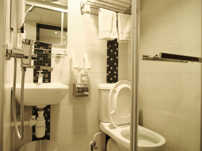 Bathroom 14