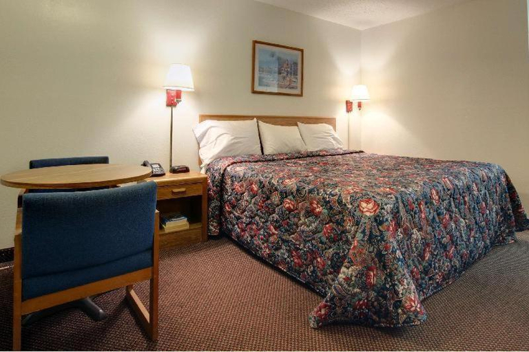 Bedroom 2, Country Side Inn, Smith