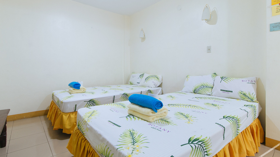 Bedroom 4, Golden Sunrise Hotel II by RedDoorz, Rosario
