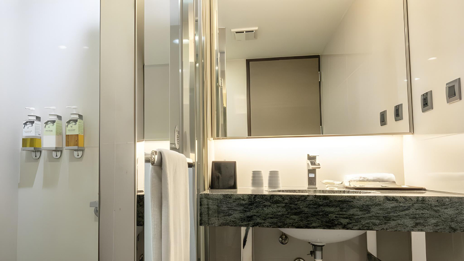 Bathroom 4, CHECK inn SELECT Taichung Dadun, Taichung