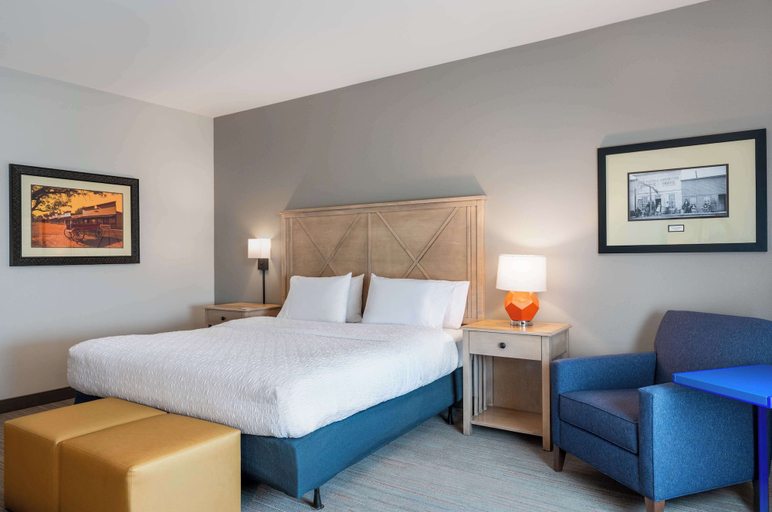 Bedroom 3, Hampton Inn & Suites by Hilton Dodge City, Ford