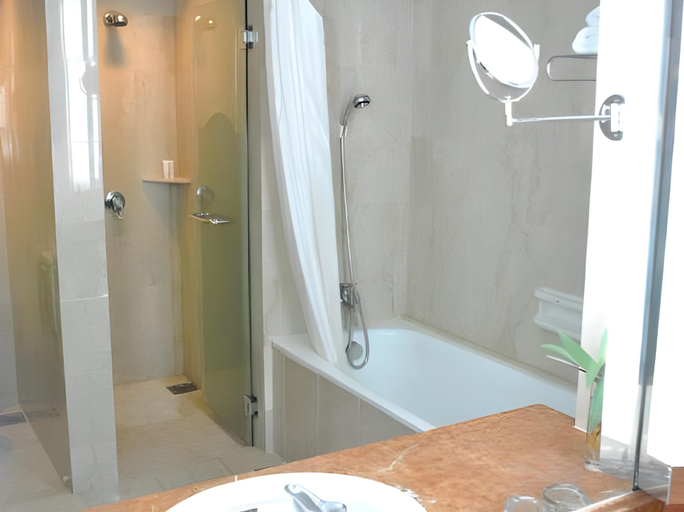 Bathroom 12