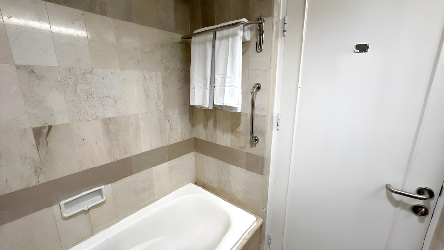 bathroom 7
