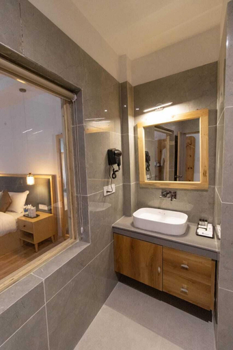 Bathroom 4, Dragon Residency, Leh