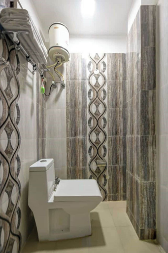 Bathroom 3, Hotel Lookout Stay Delhi IGI Airport, Delhi