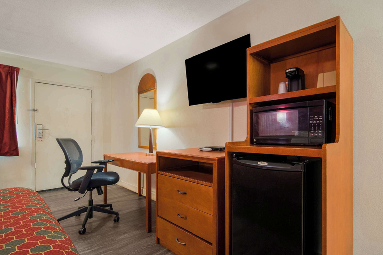 Others 5, Econo Lodge Goldsboro Hwy 70, Wayne