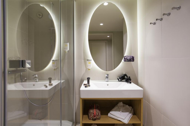Bathroom 3, Adagio Aparthotel Access Munchen City Olympiapark, München