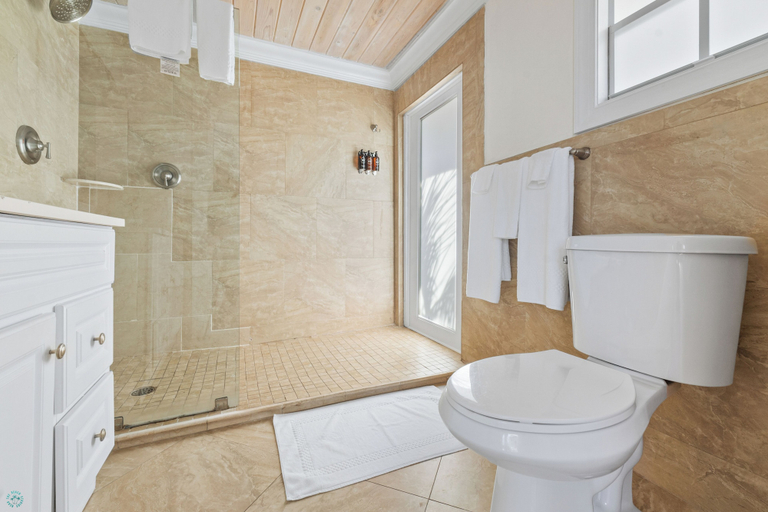 Bathroom 3, Romora Bay Resort & Marina