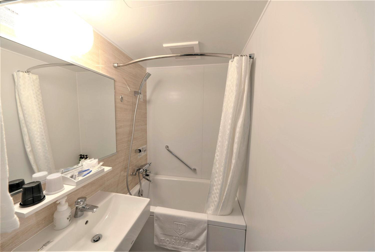 Bathroom 23