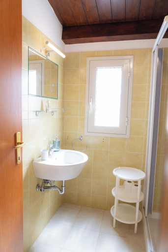 Bathroom 3, STELLA MARIS MARZAMEMI APARTMENTS, Syracuse