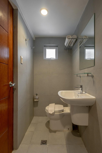 Bathroom 4, IHotel Uptown BGC, Taguig