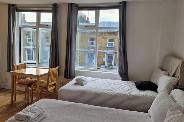 Bedroom 2, Urban Retreat Studio Apartment in London, London