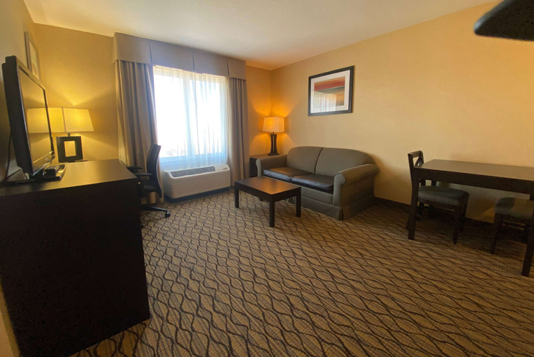 Bedroom 3, Wingate by Wyndham Fort Saskatchewan, Division No. 11