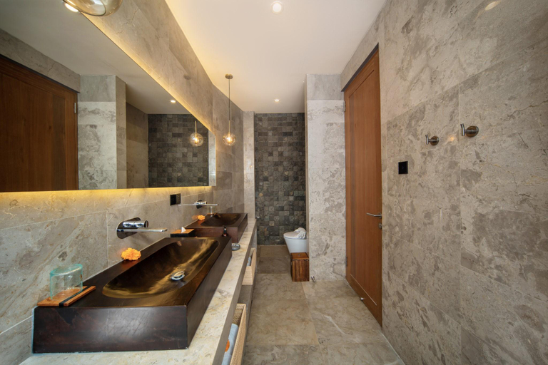 Bathroom 16