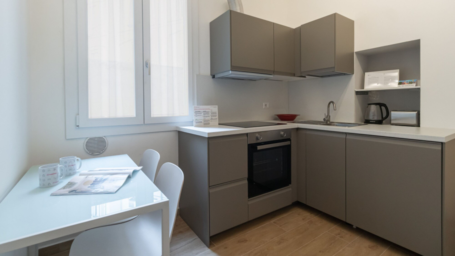 Others 2, Italianway - Frisi 8 B, Milano