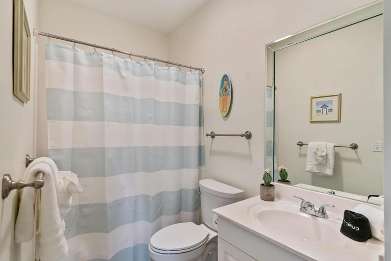 Bathroom 3, Endless Sea, Walton