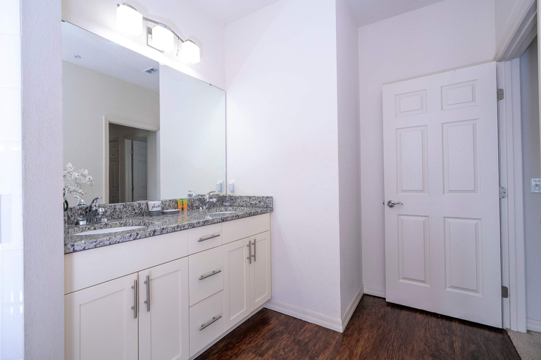 Room 3, Spacious 4Bd Disney Dream With Resort Access at Lucaya 3210, Osceola