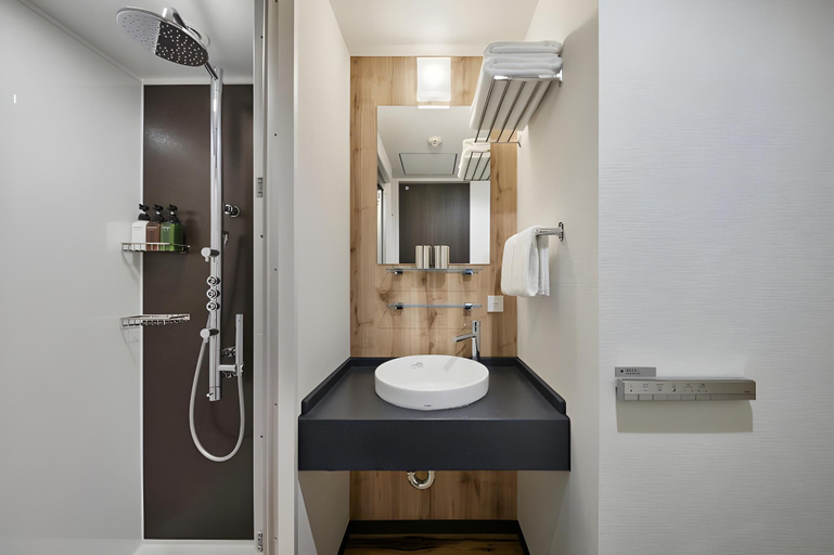Bathroom 16