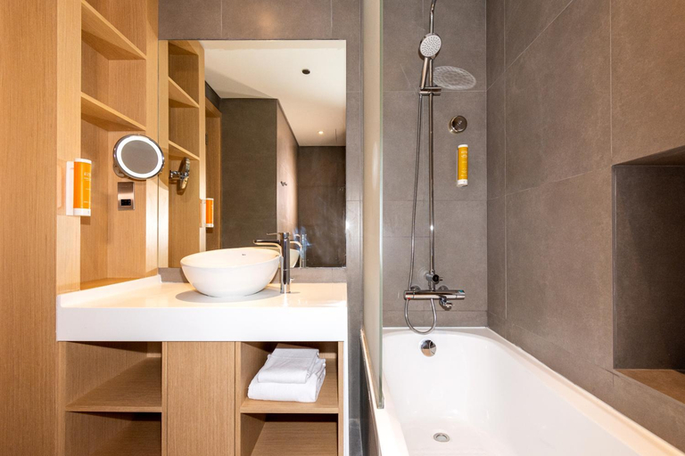 Bathroom 4, Premier Inn Dubai Dragon Mart, Dubai