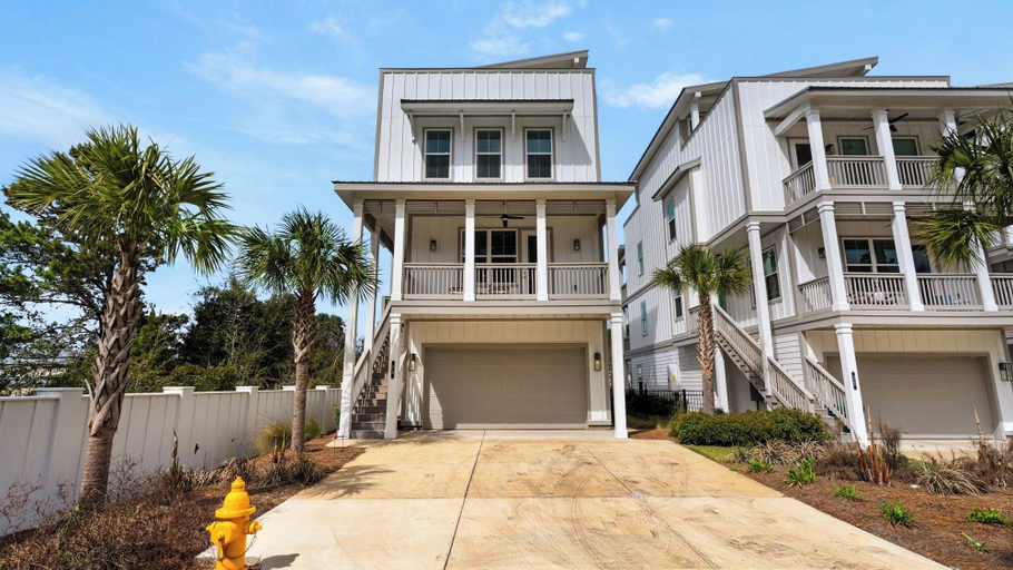 Exterior & Views
