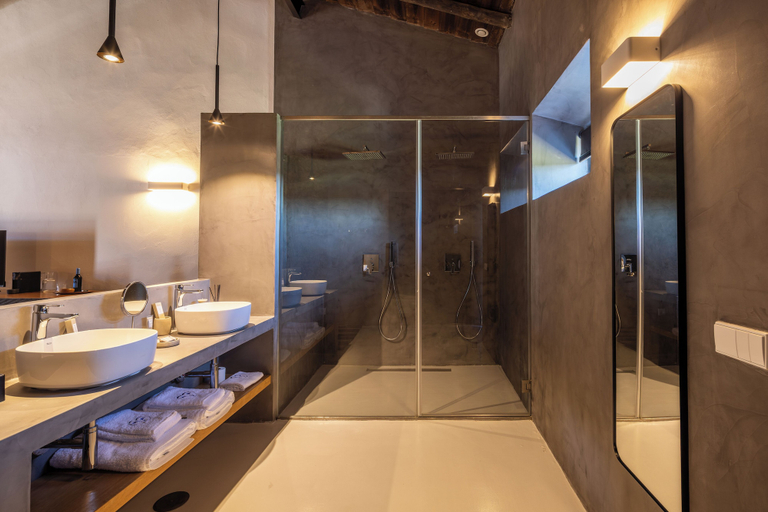 Bathroom 4, Land of Alandroal, Alandroal