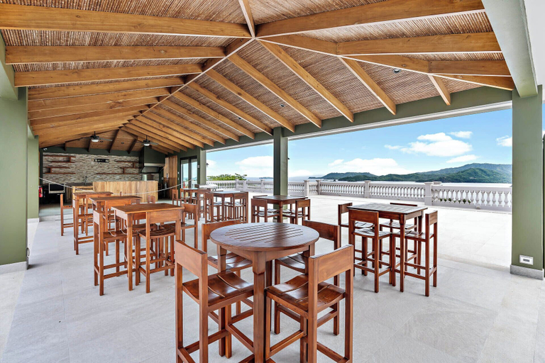 Food & Drinks 5, Luxury Condo with Panoramic Ocean Views, Sparkling Infinity Pool, and Modern Open-Concept Design, Santa Cruz