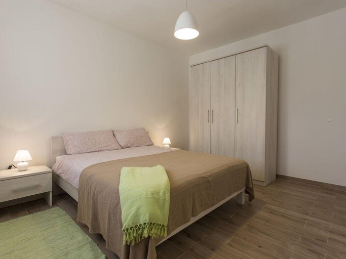 Bedroom 2, Nina with a heated pool, Marčana