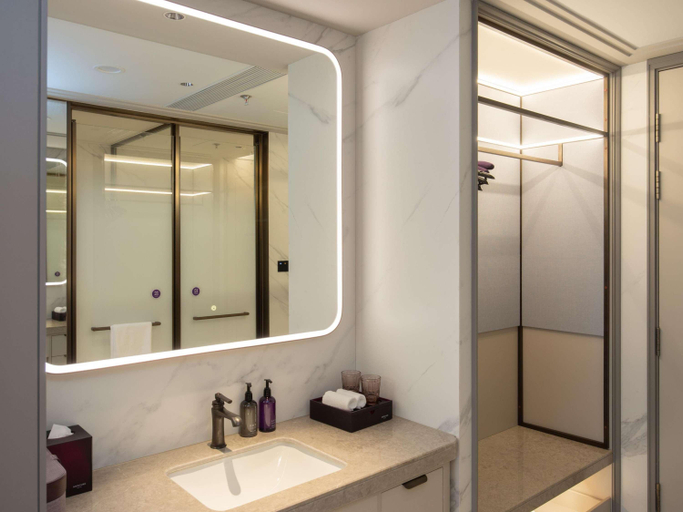 Bathroom 4, Holiday Inn Haikou Guomao Center by IHG, Haikou