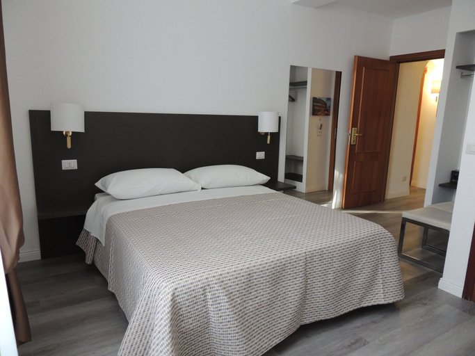 Bedroom 4, Madonna della Neve, Roma