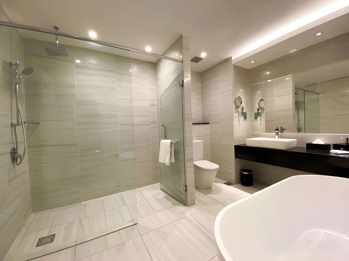Bathroom 18