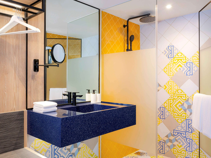 Bathroom 16