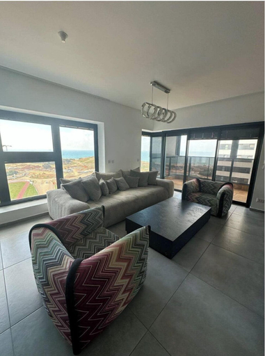 Others 3, Charming 4BR APT with Stellar Sea View