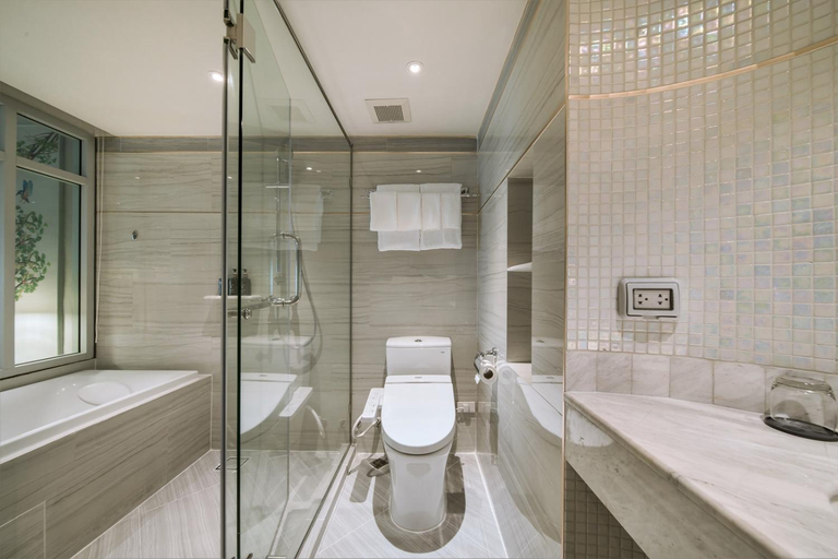 Bathroom 13