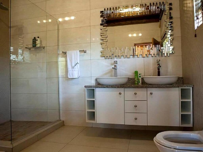 Bathroom 4, Lichenry Bush Lodge, Waterberg