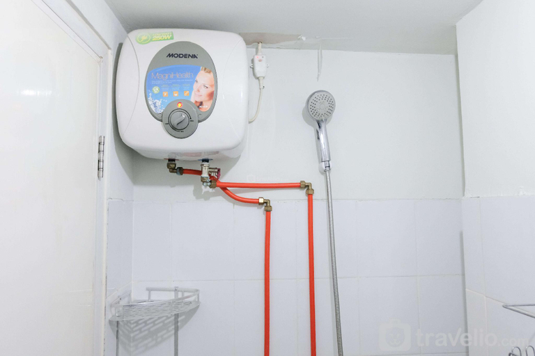 Bathroom 3, Homey and Cozy Studio at Suites Metro By Travelio, Bandung