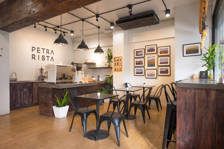 Food & Drinks, Petra Poshtel Donmuang, Don Muang