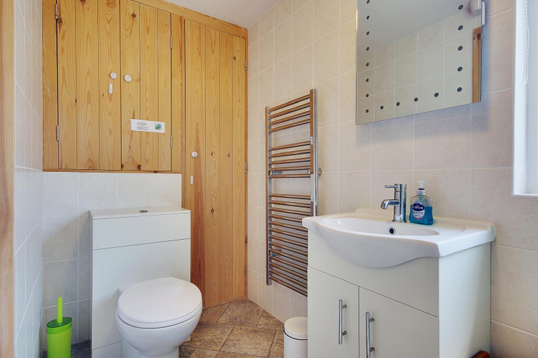 Bathroom 3, Hilltop Farm, Dorset