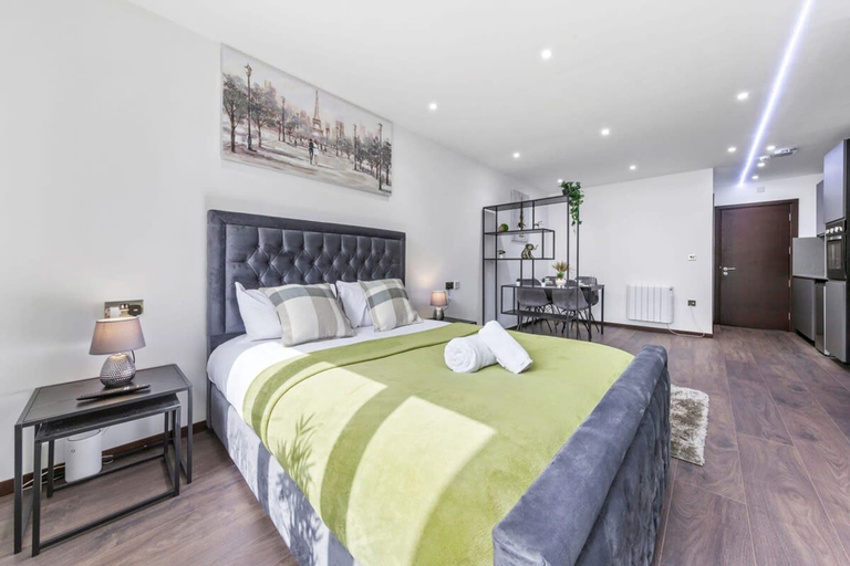 Room 3, Serviced Studio Flat Golders Green Near Hampstead, London