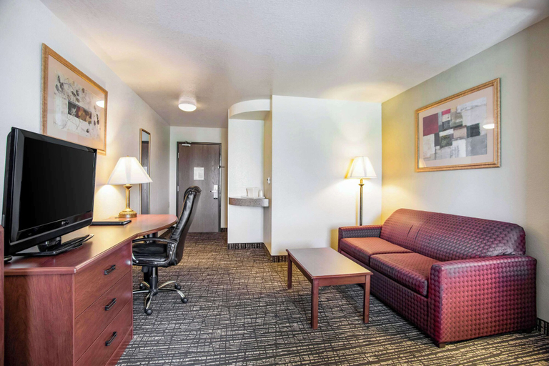 Others 5, Quality Inn Parsons North, Labette