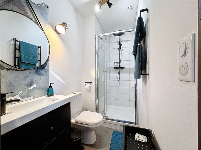 Bathroom 4, Sacrés Apparts, Marne