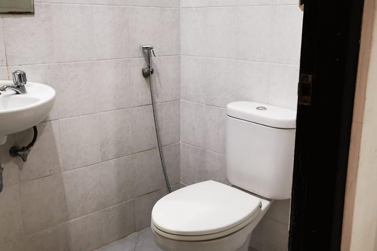 Bathroom 5, Dinnar Homestay Gayungan Syariah RedPartner, Surabaya