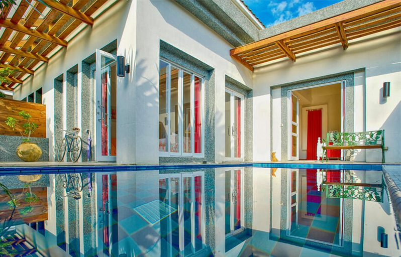 Exterior & Views