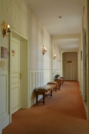 Public Area 2, Hotel Castel Jeanson, Marne