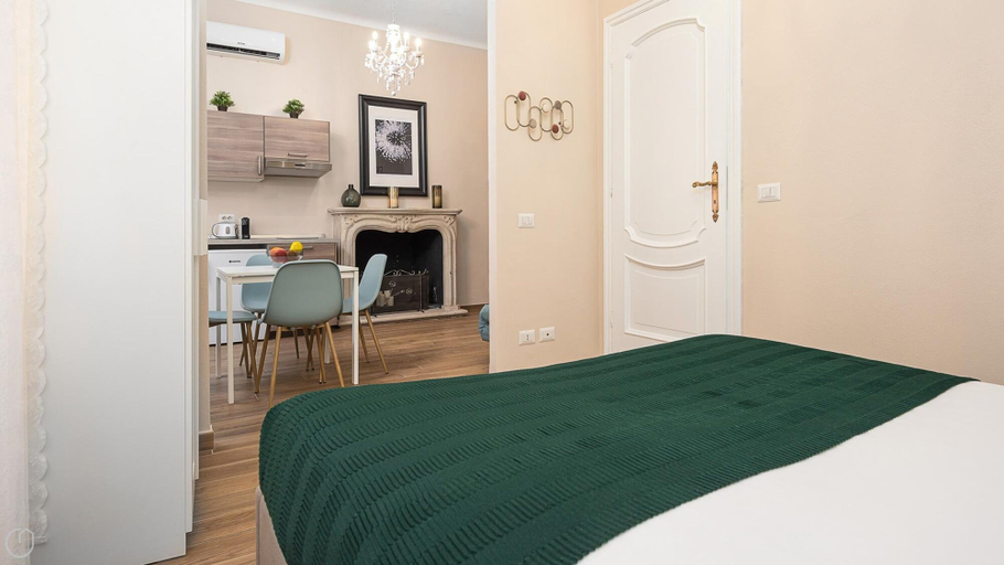 Room 4, Italianway - Monza 39 - A, Milano